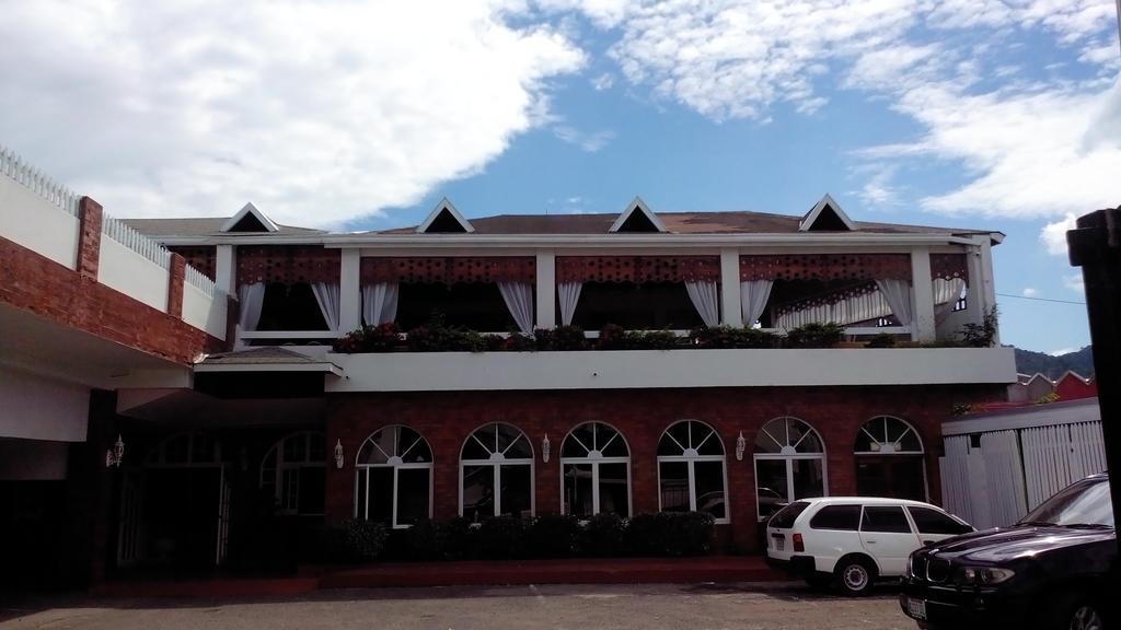 Village Hotel Ocho Rios Exterior photo