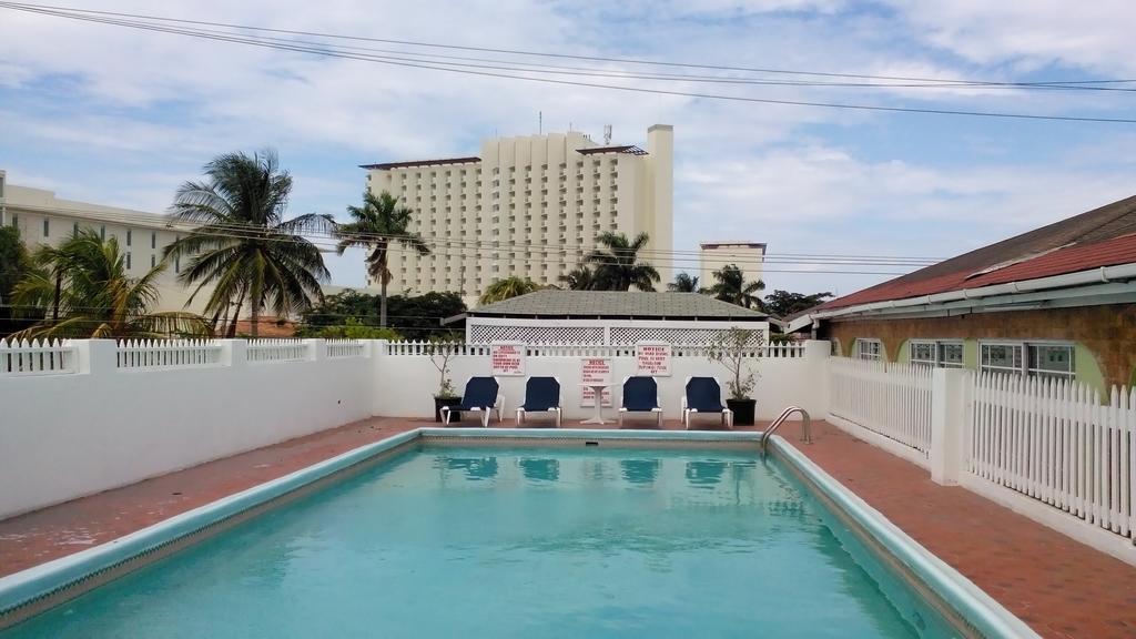 Village Hotel Ocho Rios Exterior photo