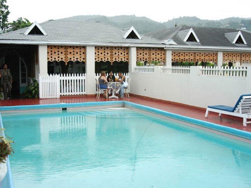 Village Hotel Ocho Rios Exterior photo